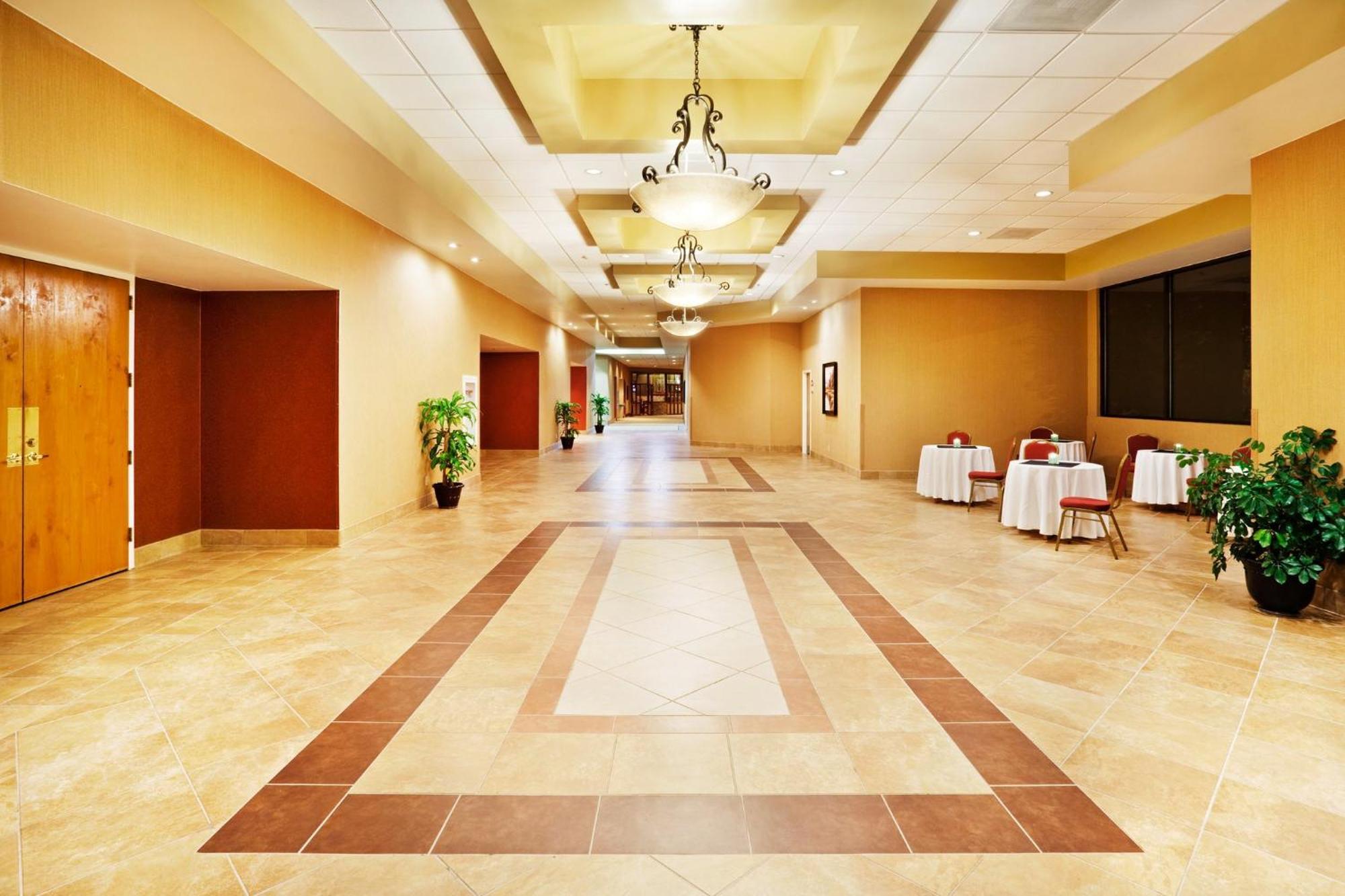 Holiday Inn Johnson City By Ihg Exterior photo