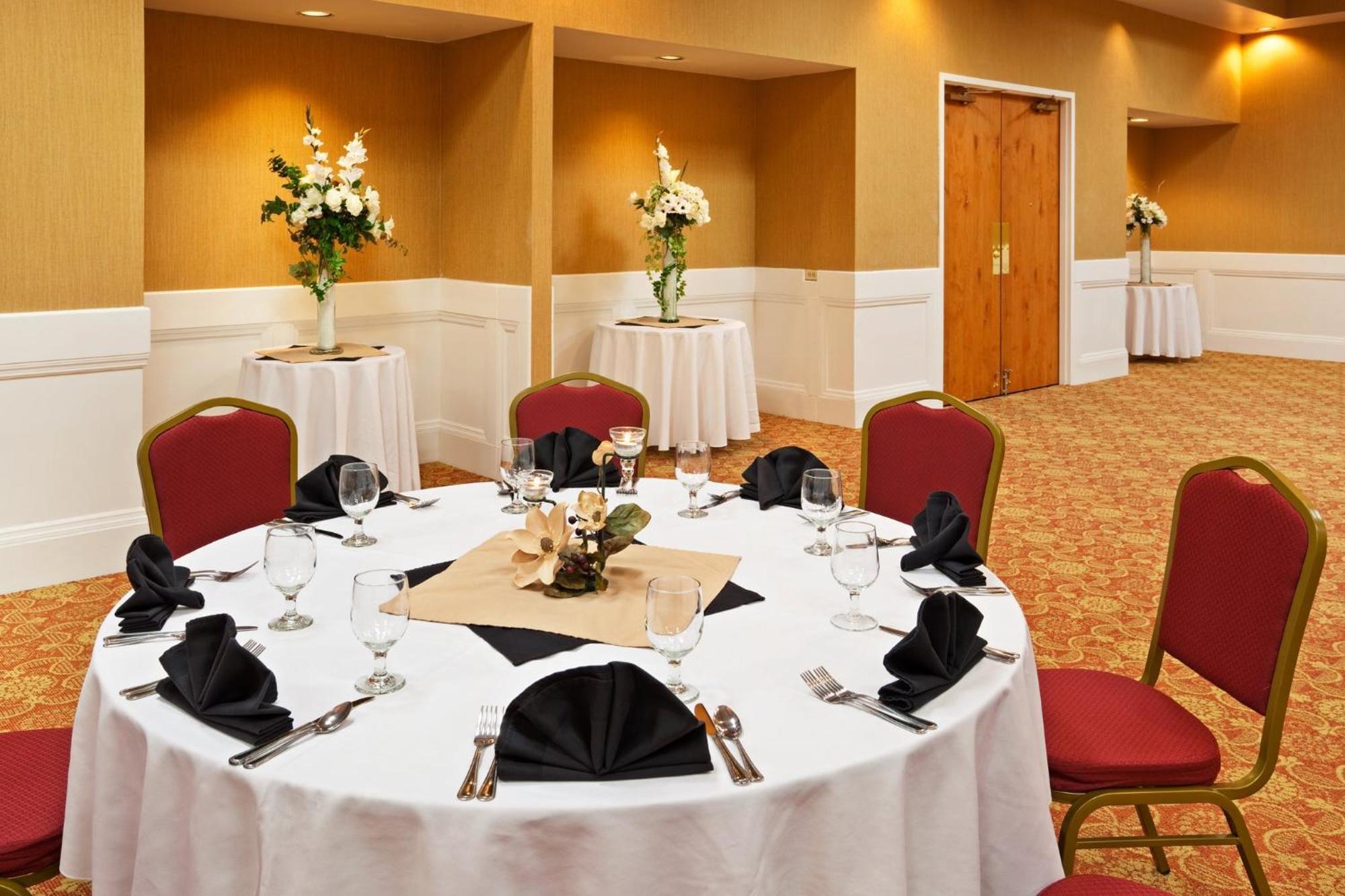 Holiday Inn Johnson City By Ihg Exterior photo