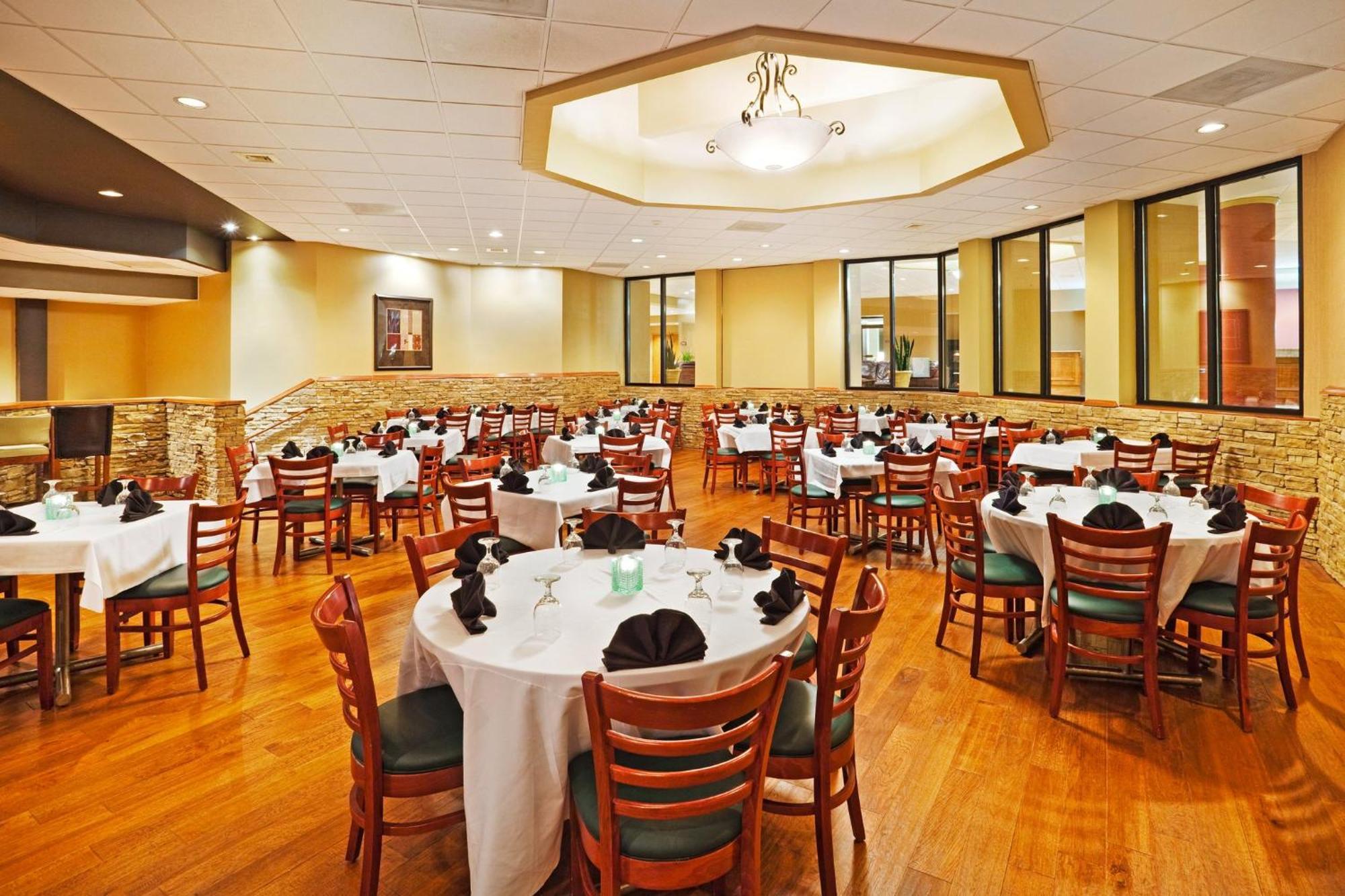 Holiday Inn Johnson City By Ihg Exterior photo